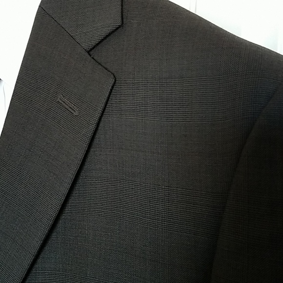 NEVER WORN-JoS. A. Banks Men's Travelor's suit - Picture 2 of 2